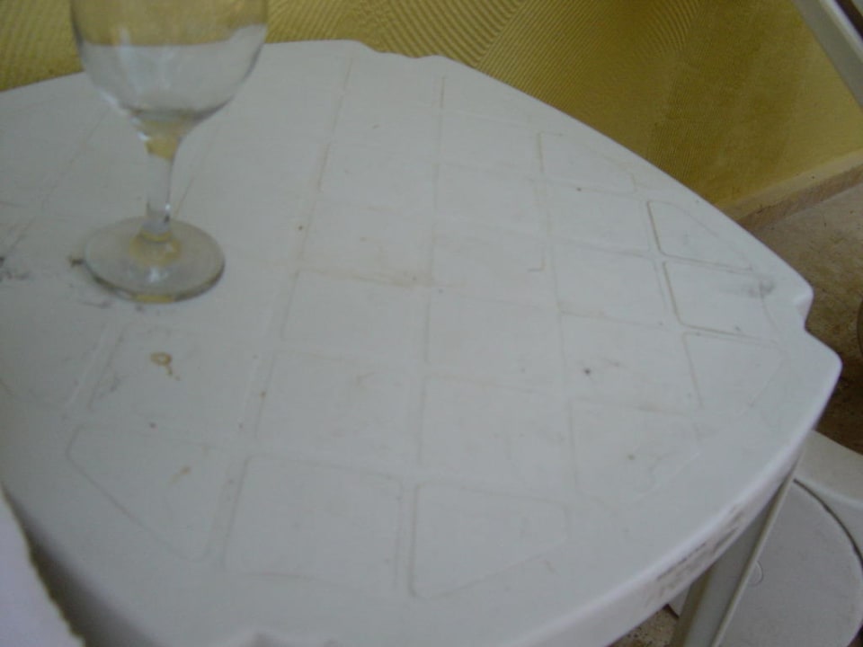 Tisch am Pool Hotel Wassermann