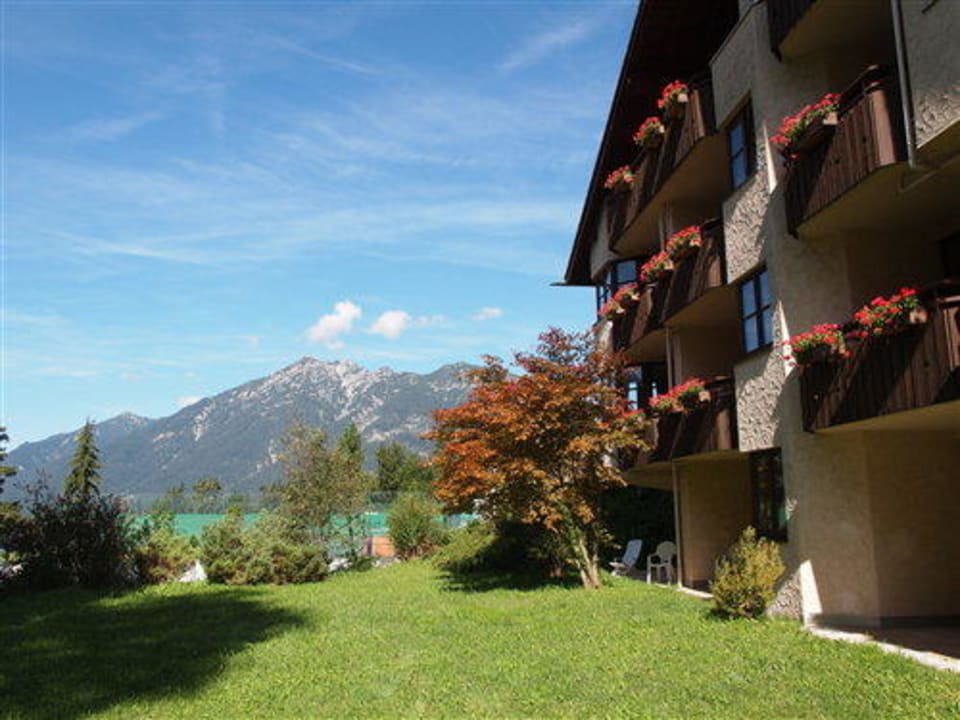 Haus III und Tennis - Außenplatz Dorint Sporthotel Garmisch-Partenkirchen