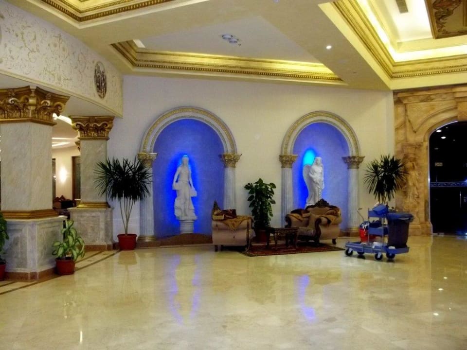 Lobby Hotel Titanic Palace