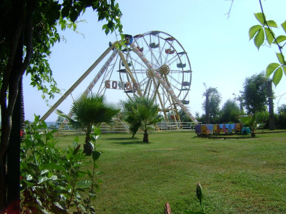 Riesenrad und Gondel Hotel Turan Prince