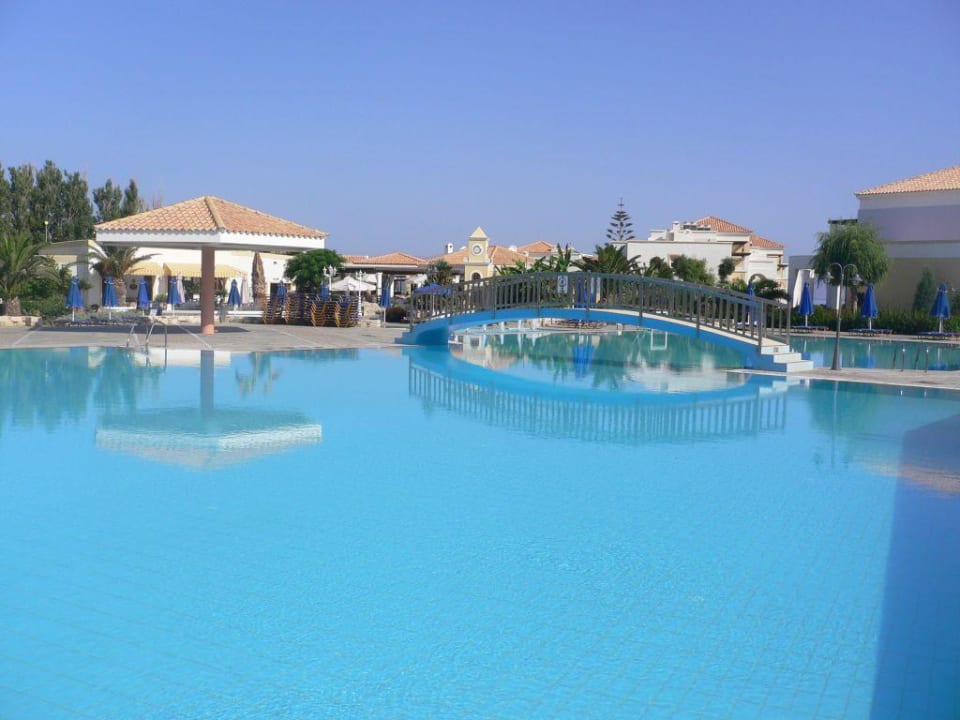 Hauptpool Neptune Luxury Resort