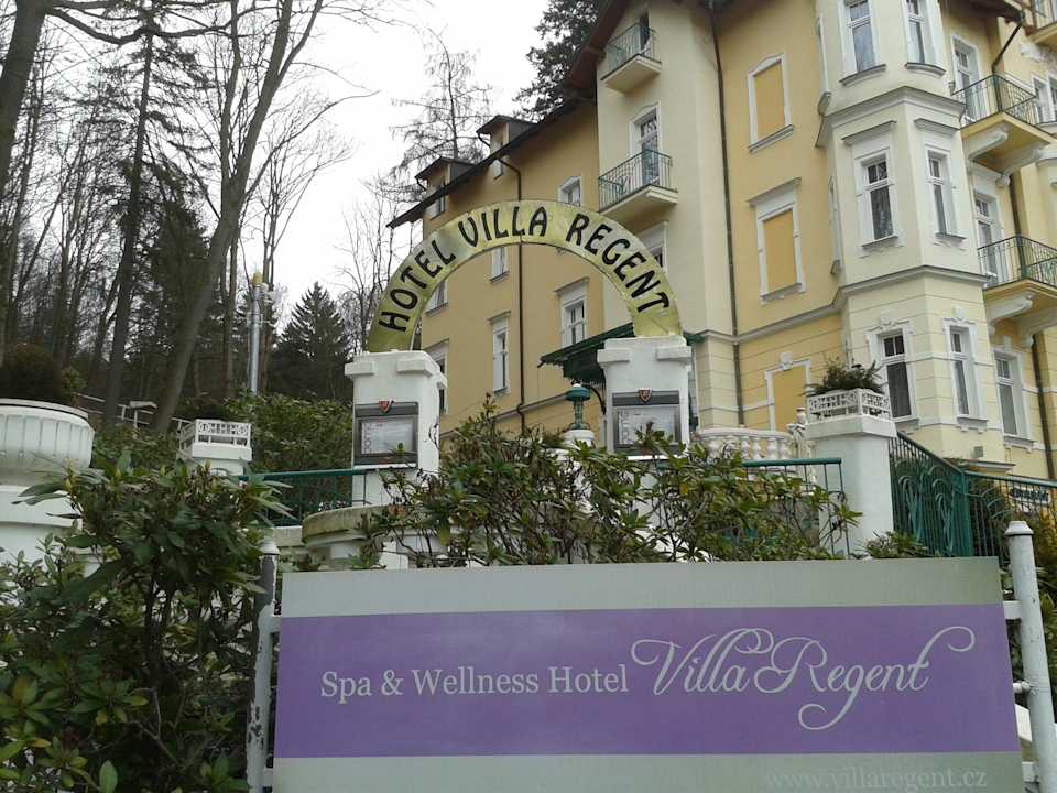 Eingang Hotel Villa Regent
