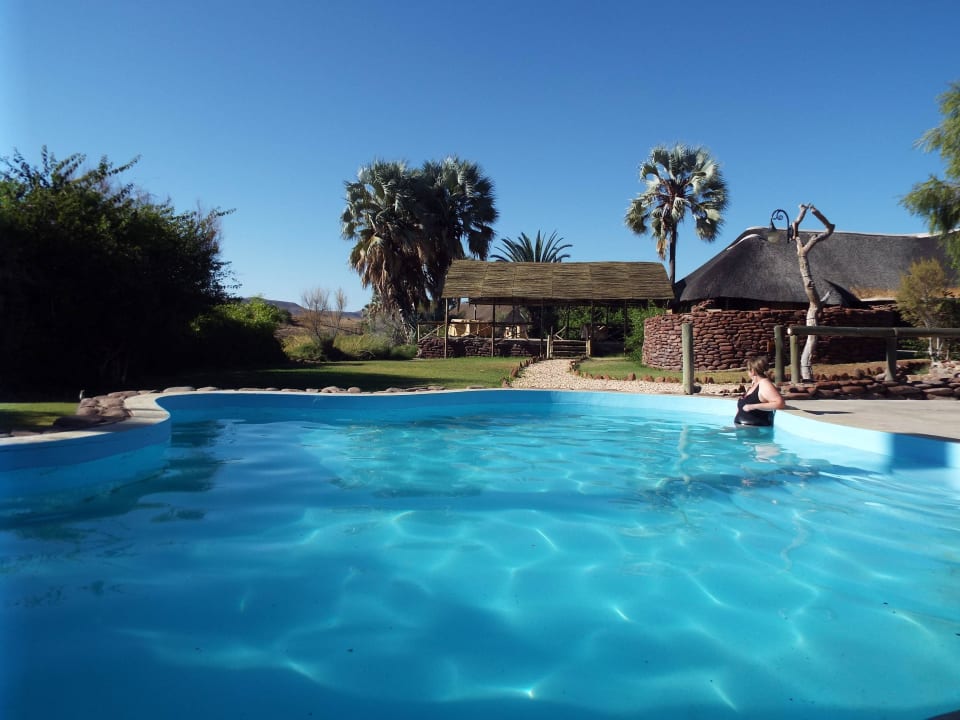 Erster Pool bei Rezeption Palmwag Lodge