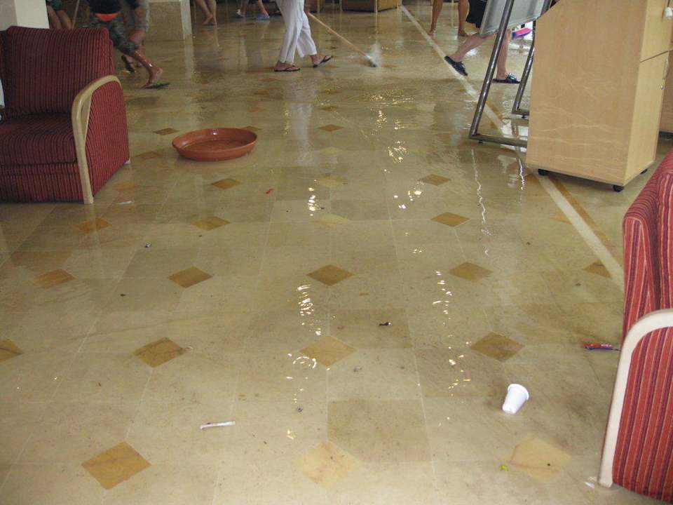 Es riecht schon modrig. Hotel El Mouradi Cap Mahdia