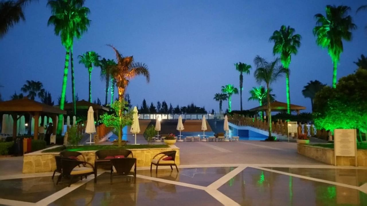 Poolaufgang bei Nacht Fame Residence Lara & Spa