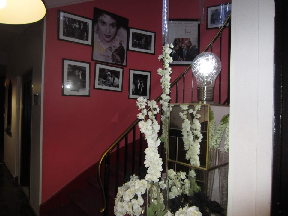 Impression Treppe Mercure Paris Alesia