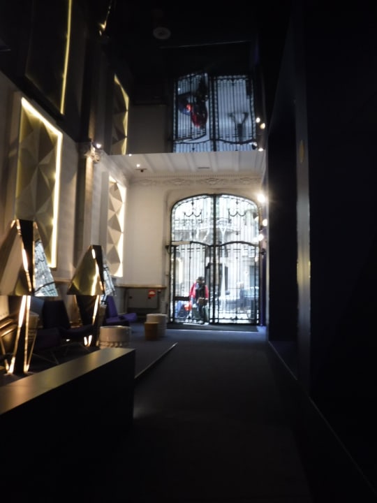 Lobby Room Mate Carla