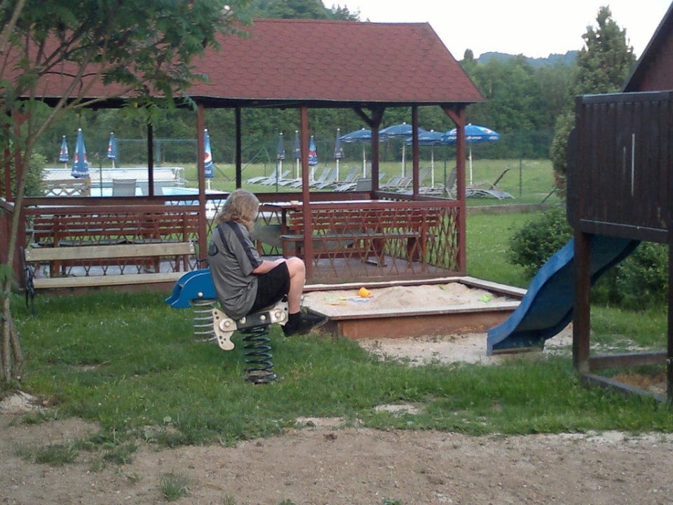 Kid at play Sporthotel Zaton