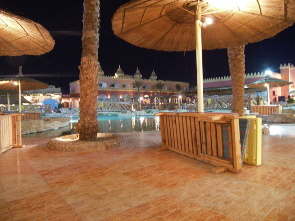 Aktiv Pool bei Nacht Pickalbatros Alf Leila Wa Leila Resort - Neverland Hurghada