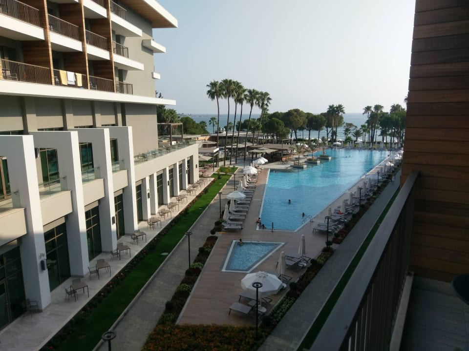 Poolanlage Acanthus Cennet Barut Collection