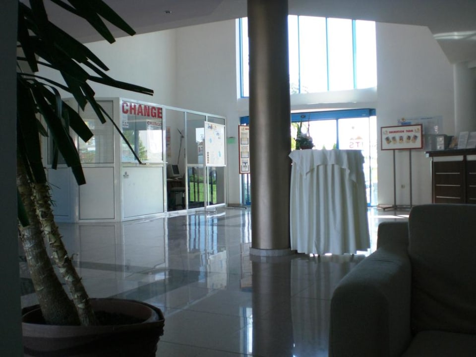 Internet-Ecke und Wechselschalter Hotel Sineva Beach