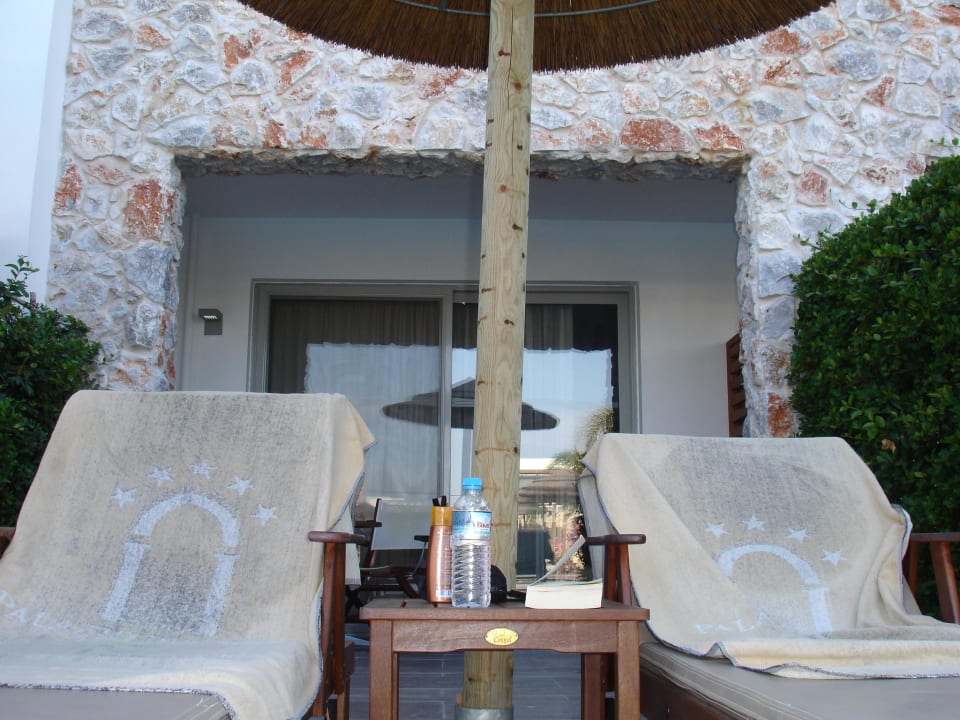 Blick vom Pool auf unsere Terrasse TUI BLUE Palazzo del Mare