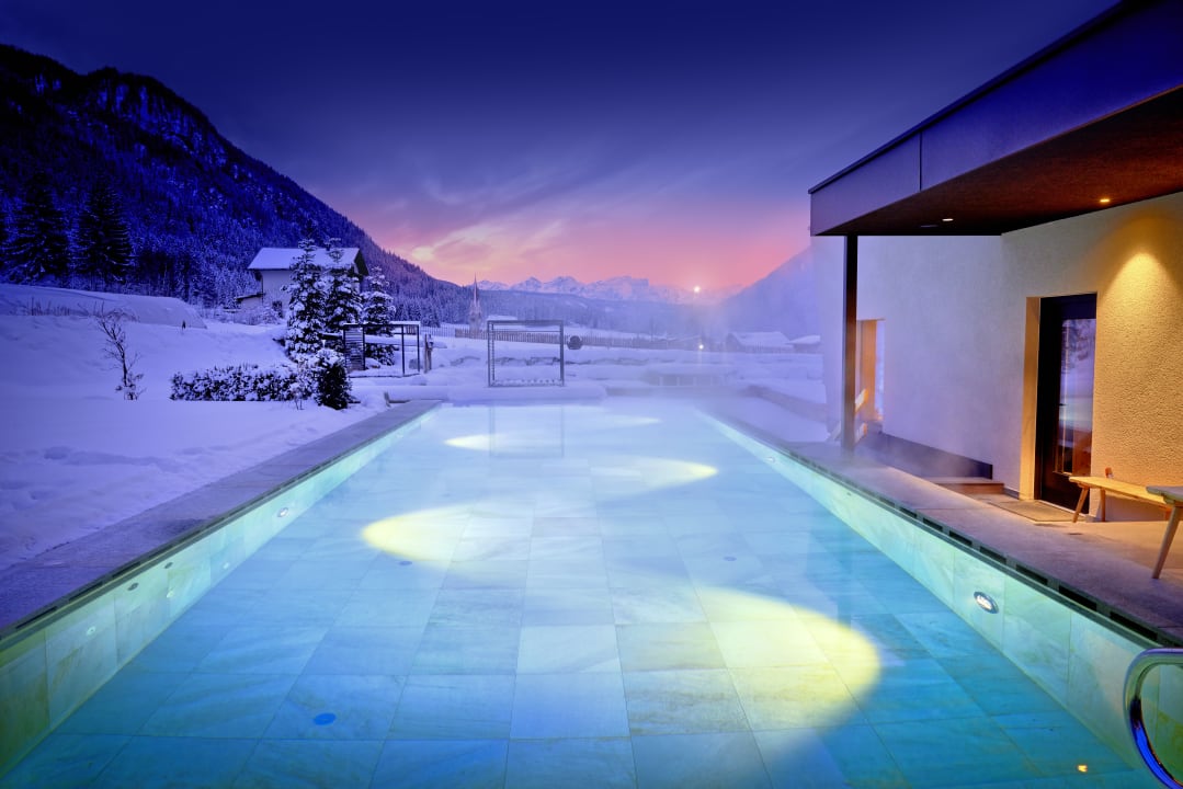 Pool FONTIS luxury spa lodge