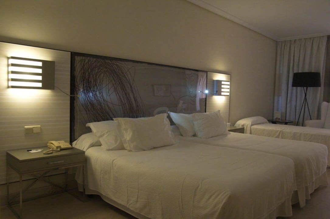 3-Bettzimmer und immer noch viel Platz H10 Costa Adeje Palace