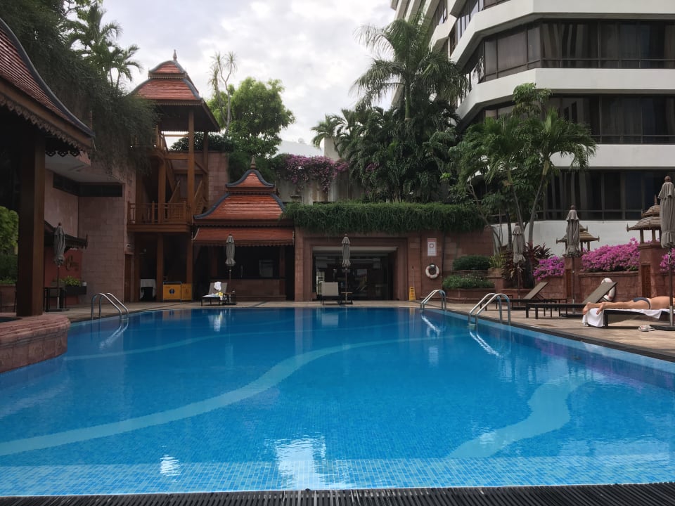 Pool The Landmark Bangkok