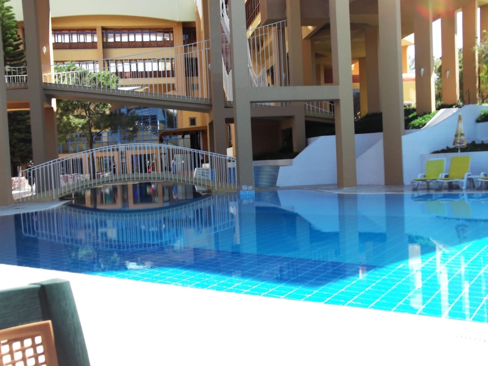 Hotel Excelsior Corinthia Asteria Collection Side