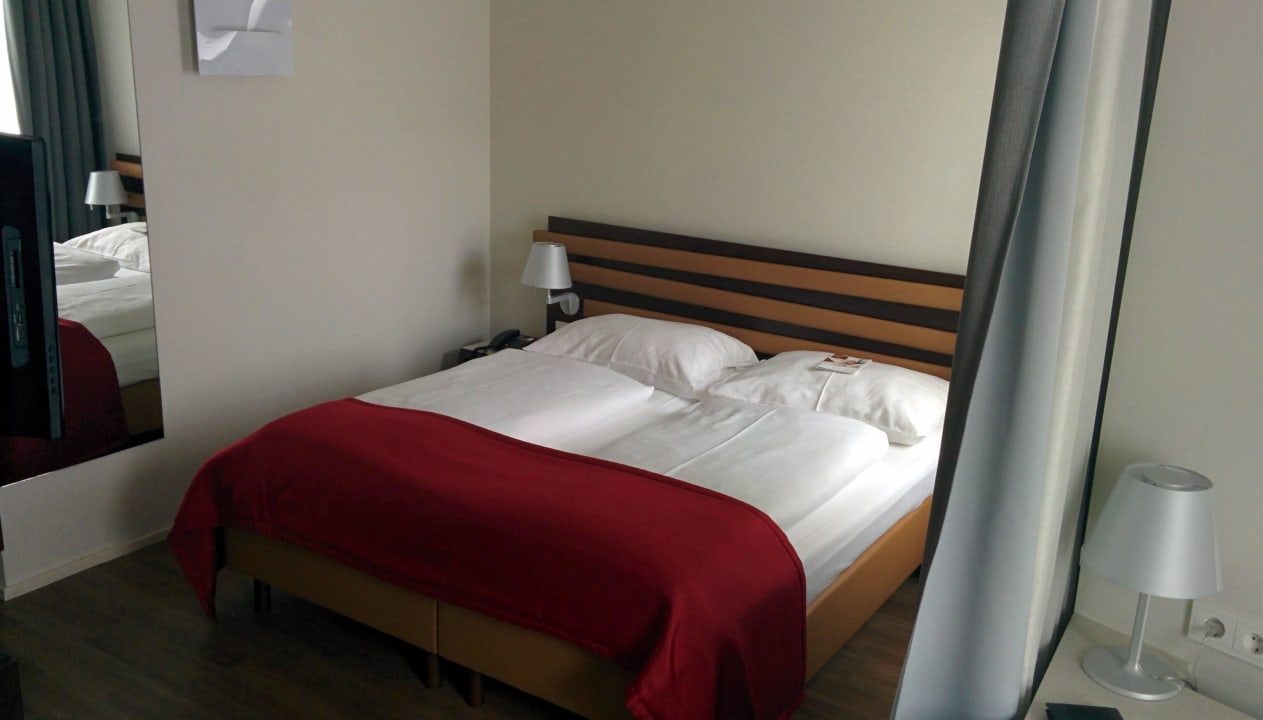 Doppelbett Four Points Flex by Sheraton Vienna Hauptbahnhof