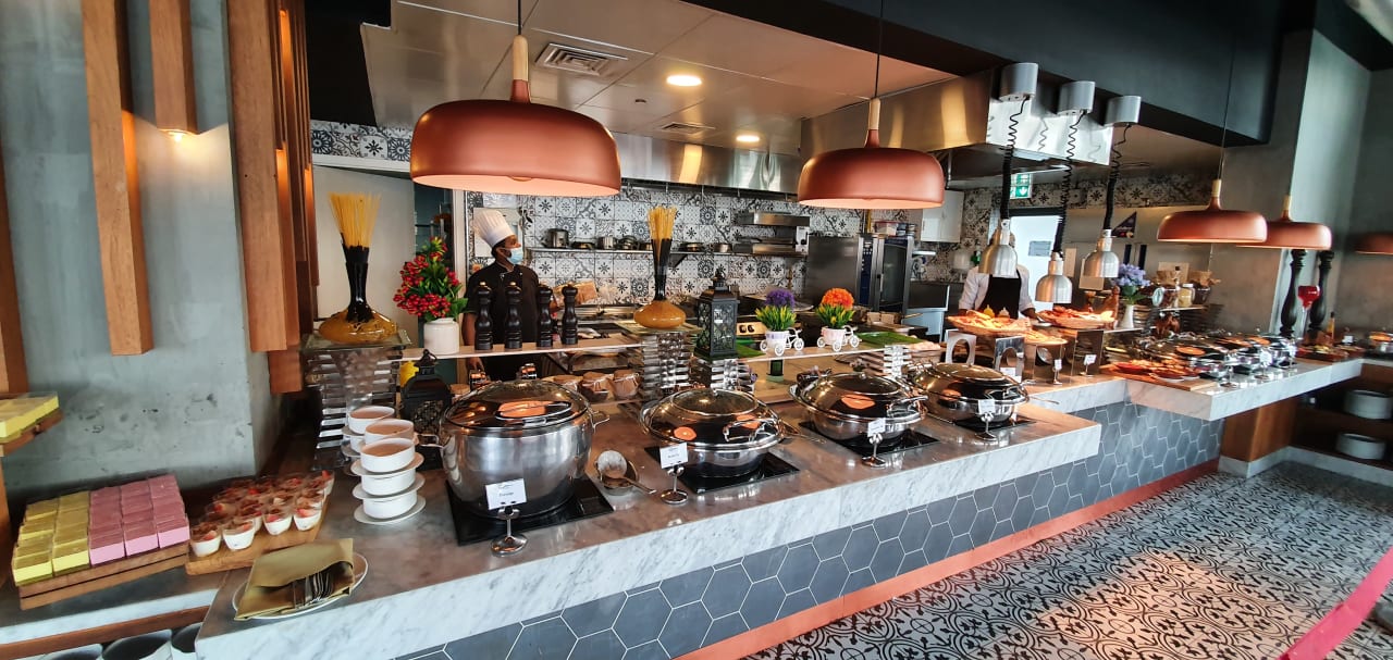 Gastro C Central Hotel and Resort The Palm