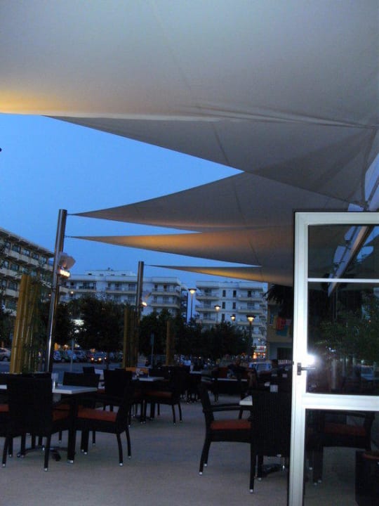Restaurant 12 to 12 Tische zur Straßenseite JS Hotel Sol de Alcudia