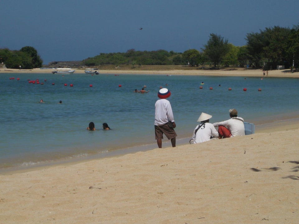 Strandverkäuferinnen The Laguna A Luxury Collection Resort & Spa