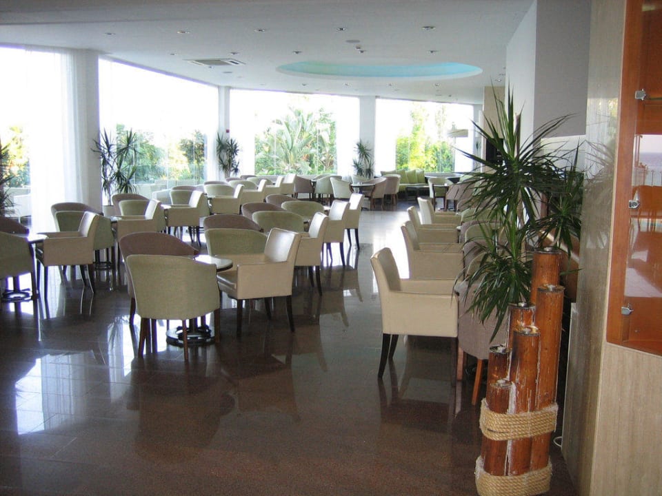 Sitzgelegenheiten in der Eingangshalle Hotel Sunrise Beach