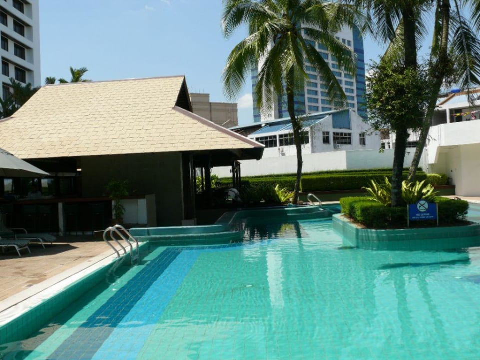 "Pool" Hilton Kuching (Kuching) • HolidayCheck (Sarawak ...