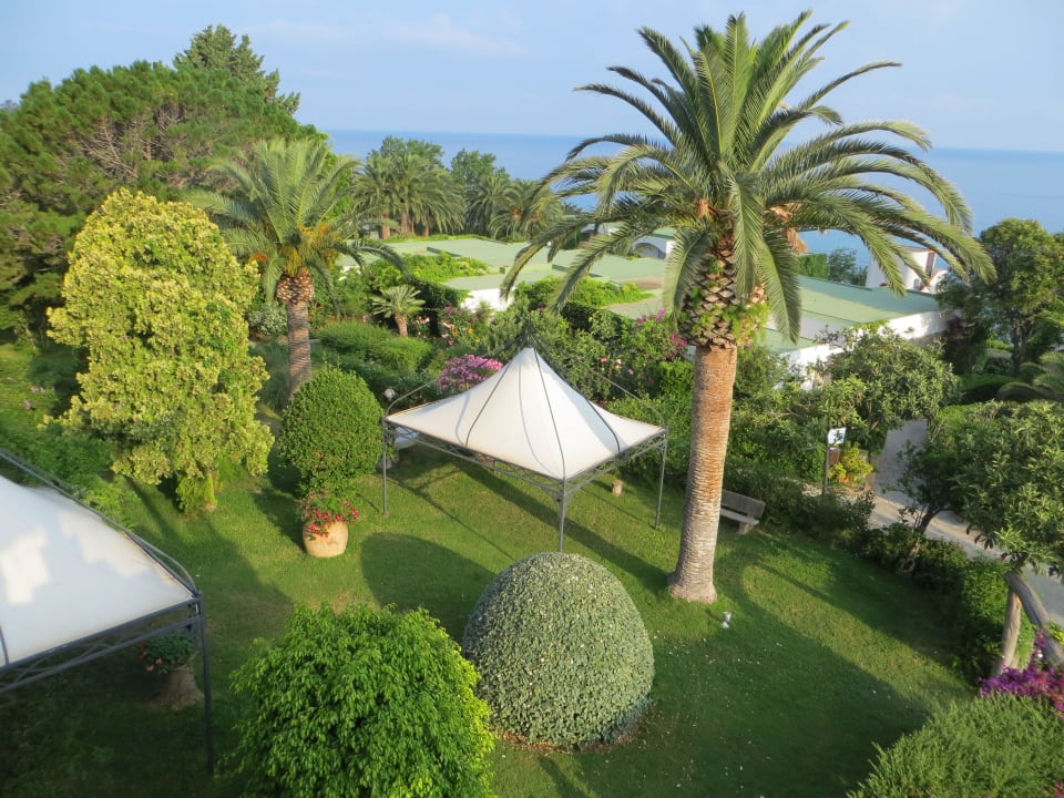 Blick von der Restaurantterrasse über die Anlage Aldiana Club Rocca Nettuno Calabria
