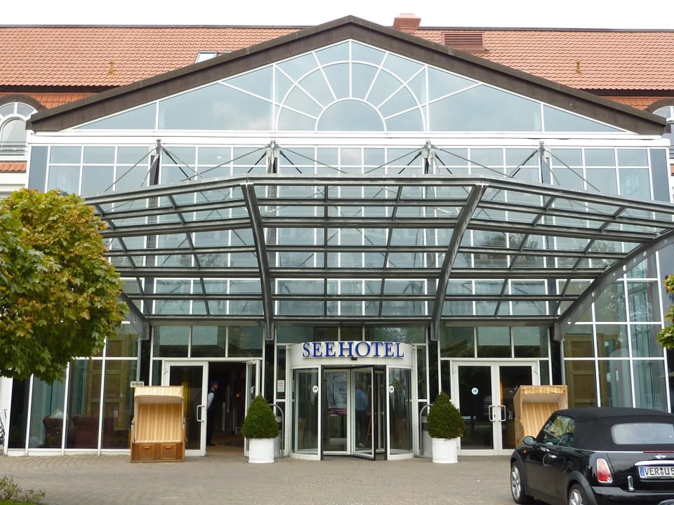 Haupteingang Seehotel Großherzog von Mecklenburg