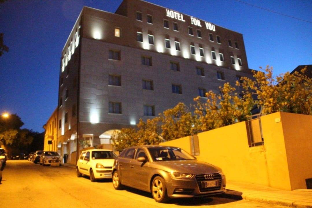 Hotel bei Nacht Hotel For You