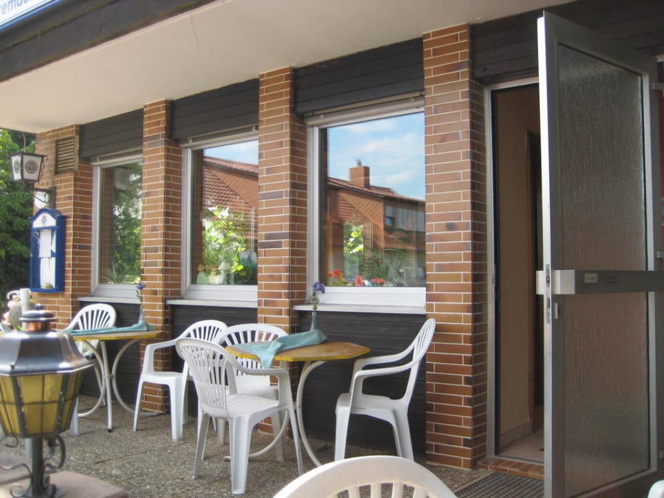 Eingang mit Sitzmöbel Gasthaus Frankenhöhe