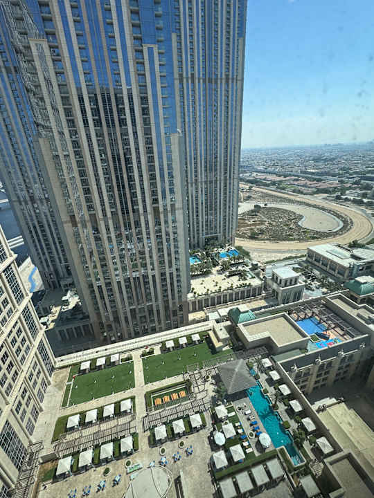 Ausblick V Hotel Dubai, Curio Collection by Hilton