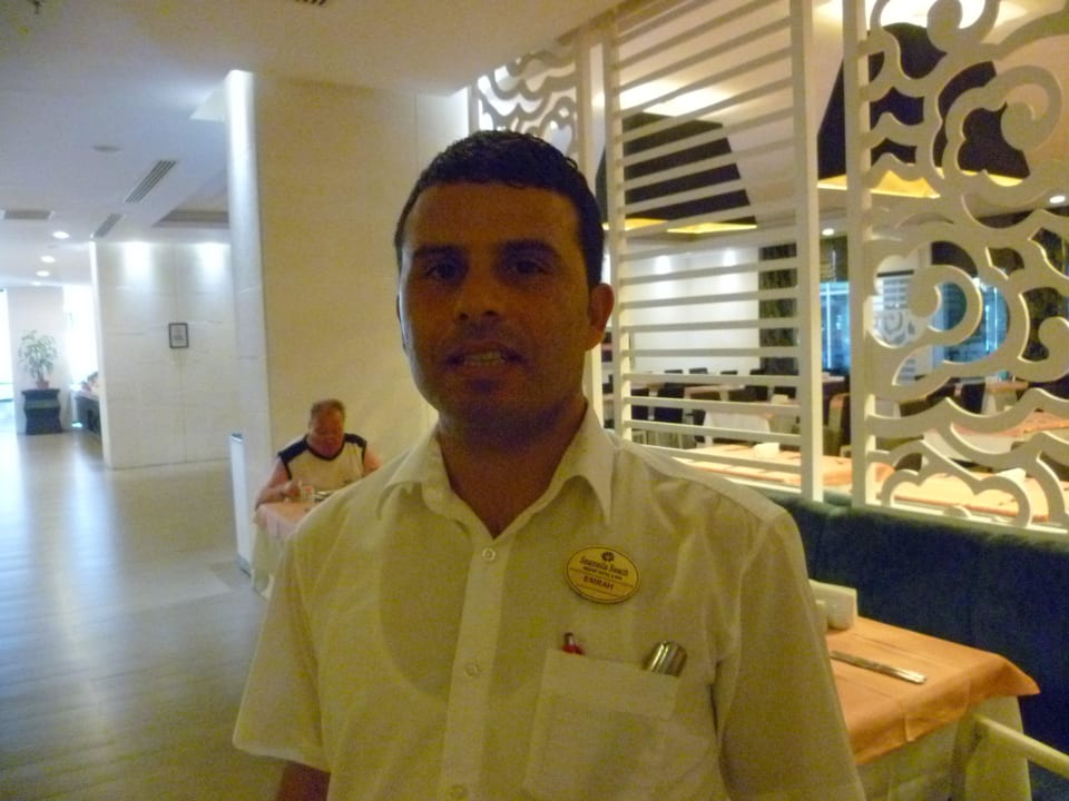 Emrah ist immer hilfsbereit Seamelia Beach Resort