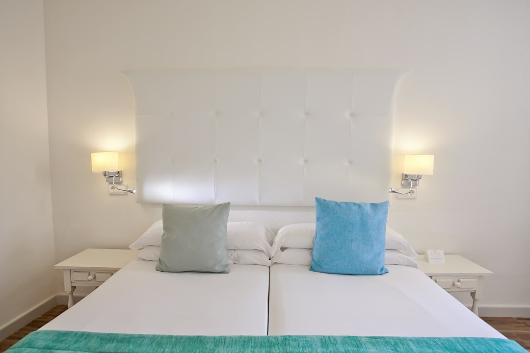 Zimmer FERGUS Style Cala Blanca Suites