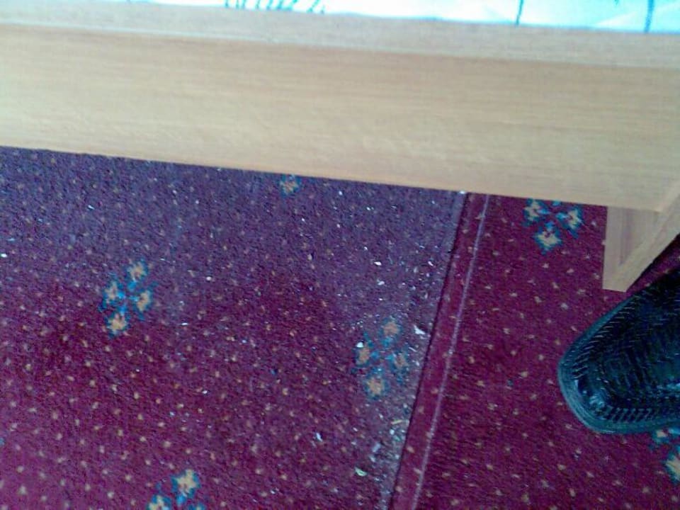 unterm Bett 1 Hôtel Du Centre, un hôtel AMMI