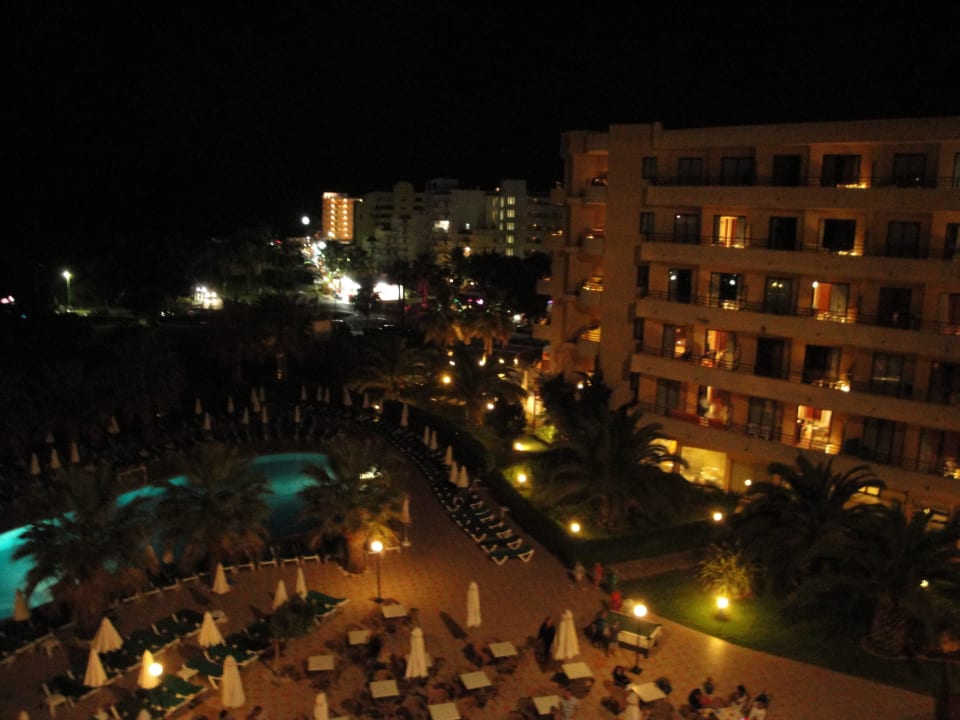 Ausblick bei Nacht allsun App.-Hotel Orient Beach
