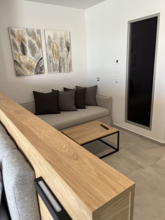 Zimmer Thimios Acharavi Suites