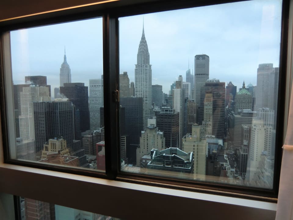 Zimmer 3637 - Blick auf Empire State Building Millennium Hilton New York One UN Plaza