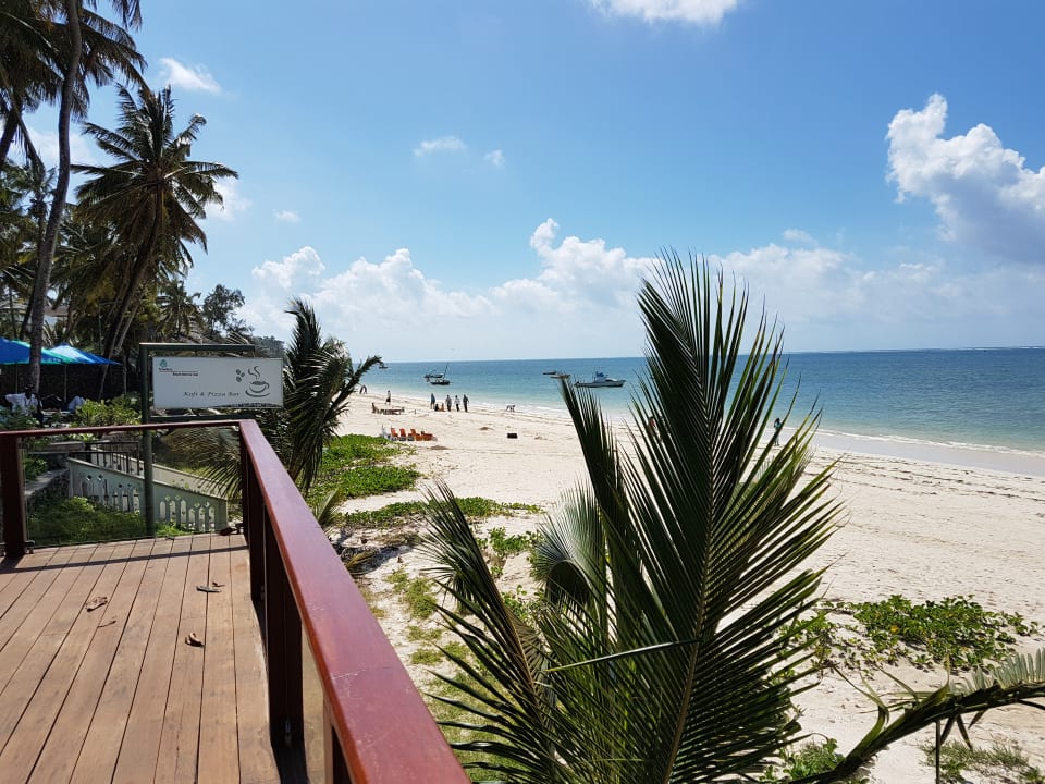 Strand Travellers Beach Hotel & Club