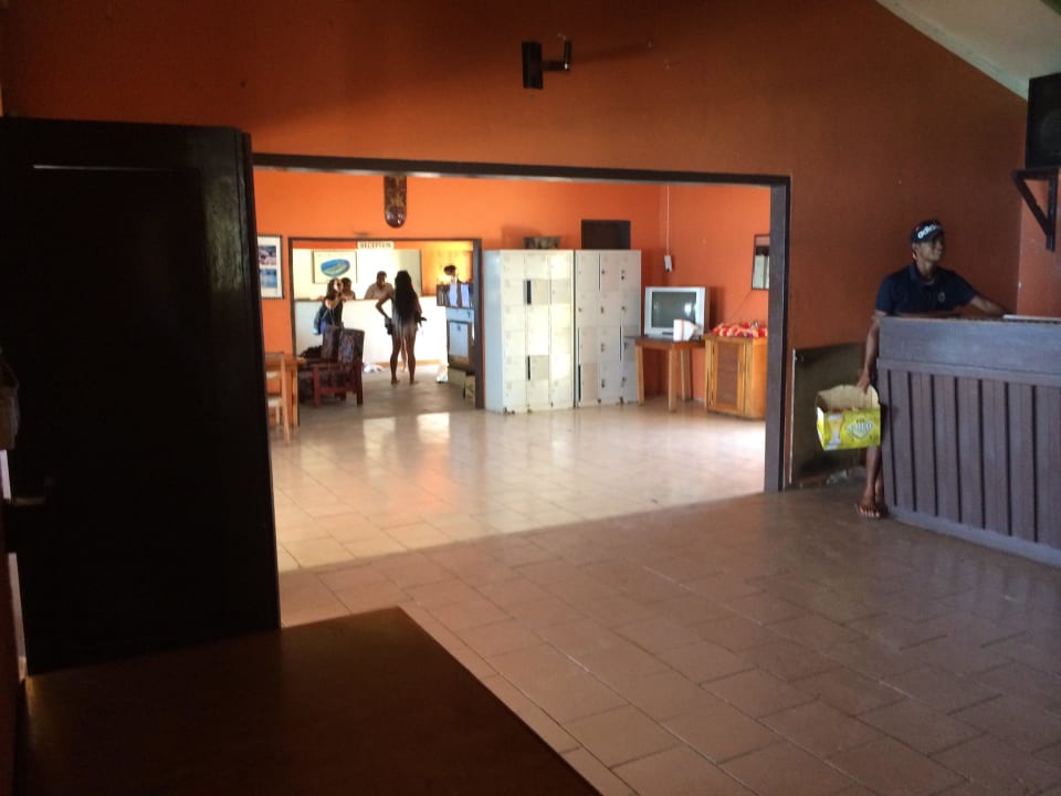 Lobby Ratu Kini Backpackers and Dive Resort