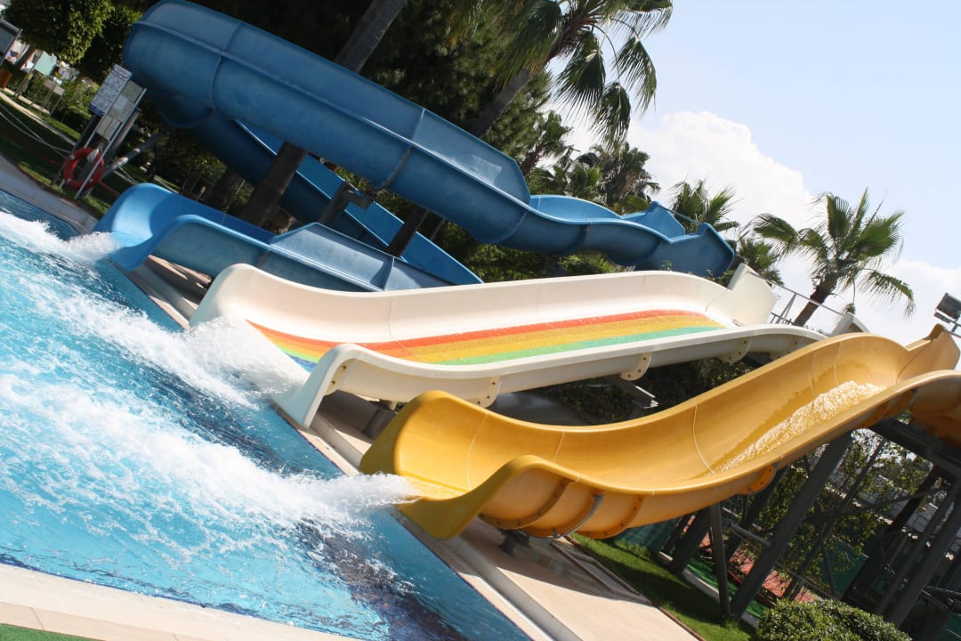 Extrapool für die Wasserrutschen Insula Resort & Spa