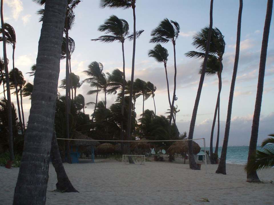 Strand vor dem Sturm Hotel Grand Palladium Palace Resort, Spa & Casino