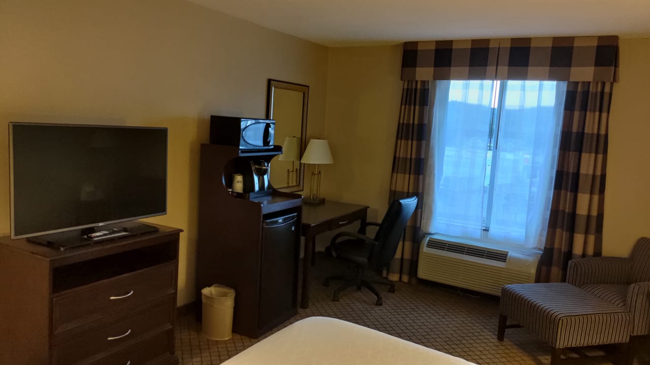 Zimmer Holiday Inn Express Hotel & Suites