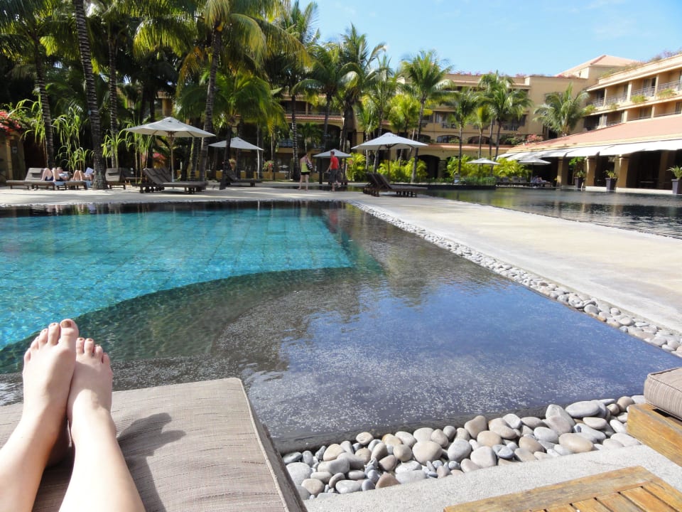 Einer von zwei Außenpools Mauricia Beachcomber Resort & Spa