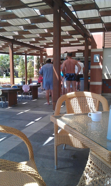 Dönerausgabe ca. 13 Uhr Megasaray Club Belek