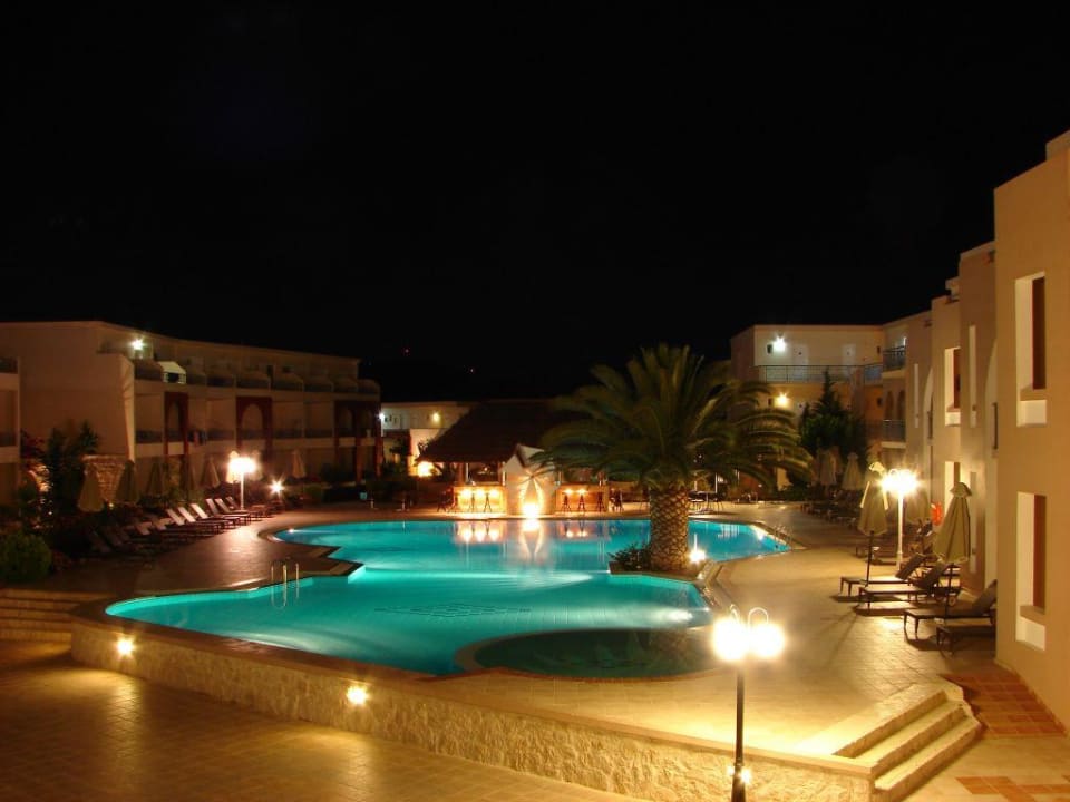 Pool mit Poolbar Mythos Palace Resort & Spa