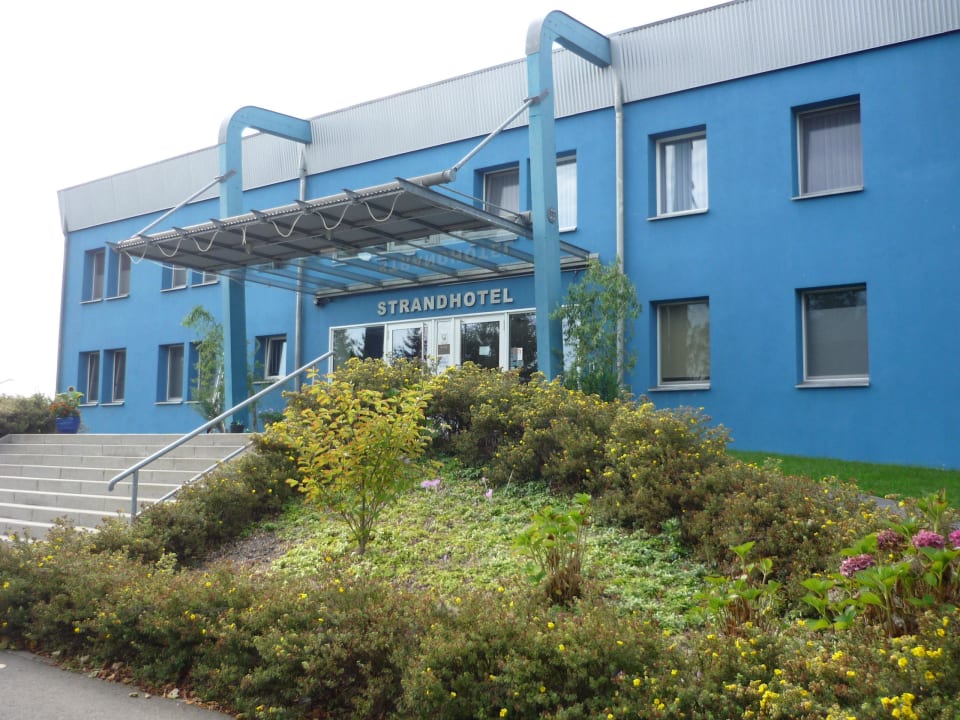 Außenbereich & Hoteleingang Strandhotel Senftenberger See