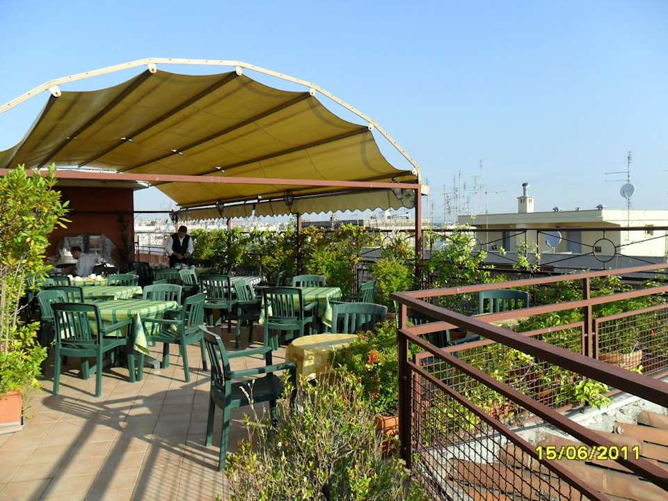 Altra vista della terrazza Hotel Carlo Magno
