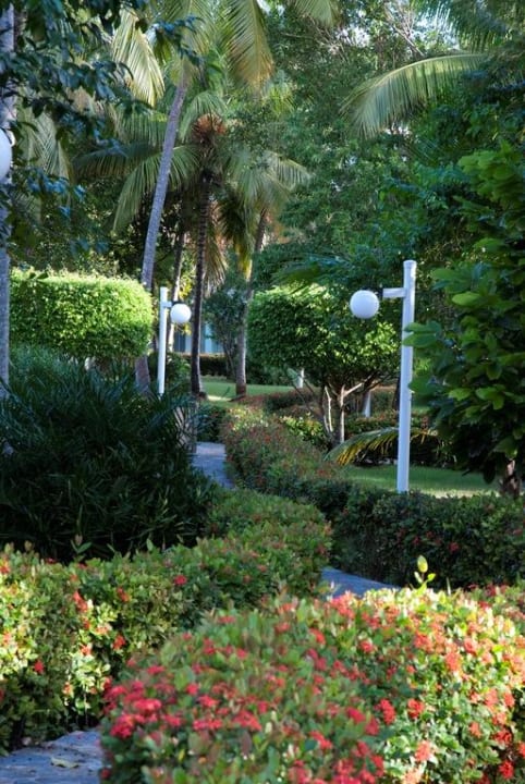 Weg von Lobby zum Pool oder Villa Wyndham Alltra Samana