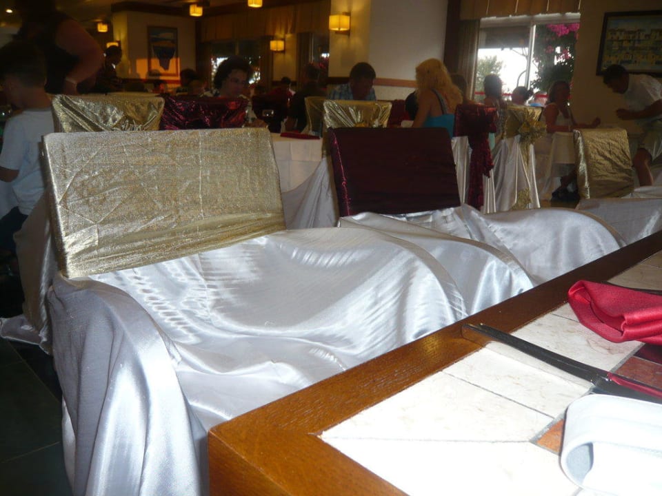 Dekoration der Stühle am Türkischen-Abend Trendy Aspendos Beach Hotel