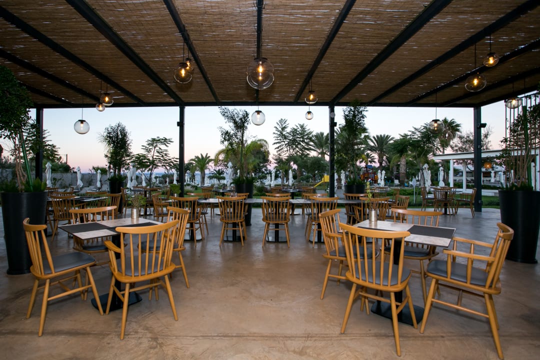 Gastro Crystal Springs Beach Hotel